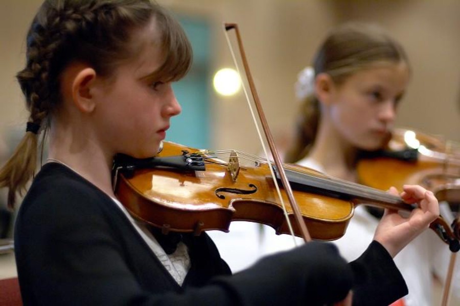students playing violin Music in Chappaqua